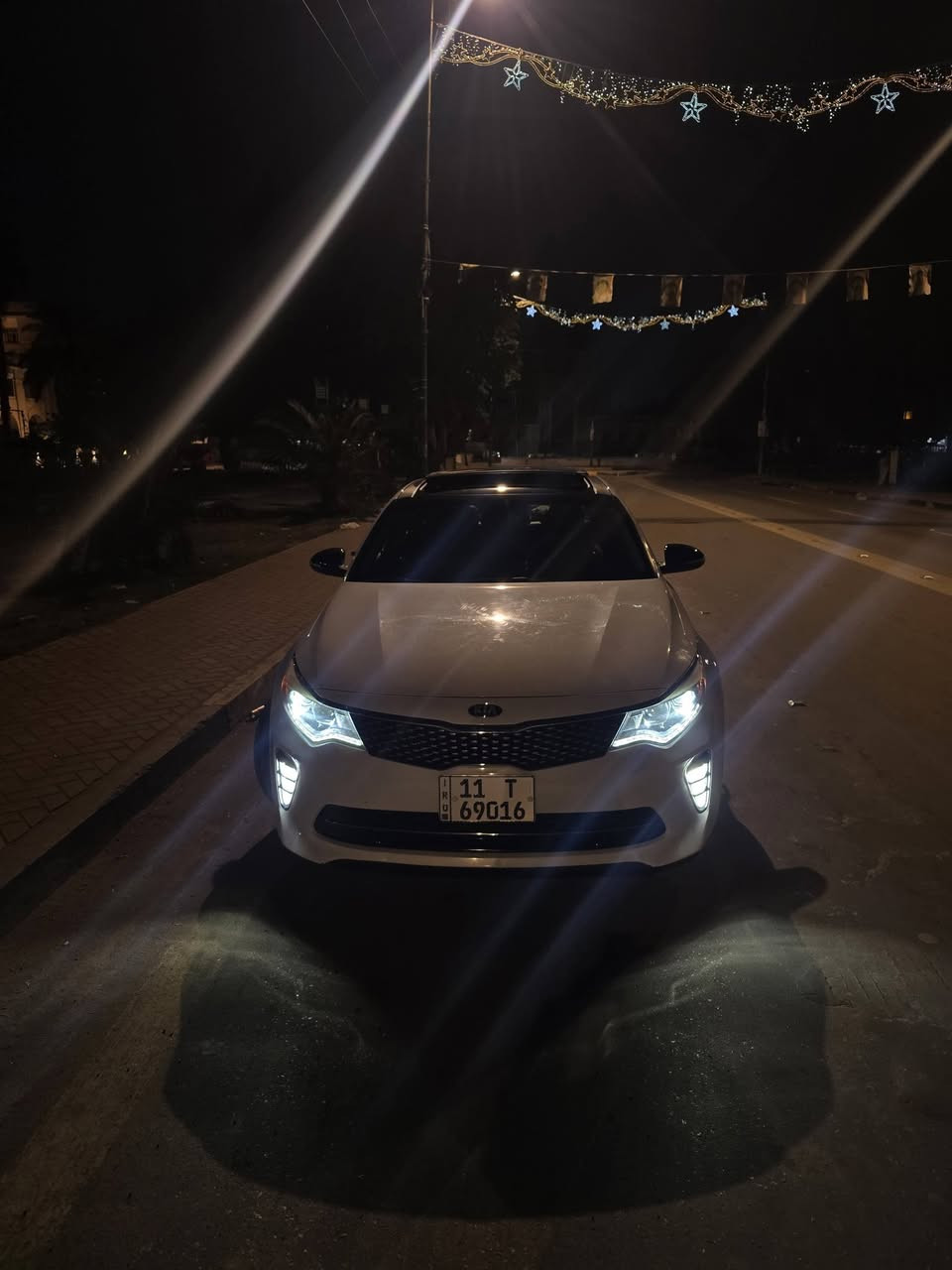 السلام عليكم اوبتيما 2018 sx 2000 تيربو
السيارة فول مواصفات بانوراما + بصمة تشغيل + بصمة ابواب + ترحيب بالبيبان عند الاقتراب من السيارة + مري قلاب + نقاط عمية + رادارات جانبية ومن تنطي اشارة تدك عندك تنبيه + رادار خلفي من ترجع تنبهك اذا جاية سيارة + حساسات خلفية وجانبية + ويل رياضي قياس 18 + فجوج اربعة حمر  + لدات امامي خلفي + المازدة تجي عدستين زنون بلادي ومتحركة وية حركة السيارة+ الاضاءات اوتو بالشمس تطفة وبالليل تشتغل  + تبريد وتدفئة كشنات + كشنات كهرباء + خزن ميموري + شفتات ستيرن + وضعيات قيادة ايكو وسبورت ونورمال + تبريد قطعتين امامي خلفي + صندوق يفتح تلقائي بعد اربع ثواني من الاقتراب + تحكمات ستيرن  + شاشة اعطال + حساس قياس الاطارات + دركة سترين رياضية مختومة بعلامة sx + 
الجاملغات مختمة تيربو + شاشة السيارة تدعم انرويد اوتو وابل كار بلي وتدعم الواي فاي  منافذ شحن يو اس بي امامي وخلفي وجداحة 12 فولط ايضا امامي وخلفي + بنيد جكات 
سبير والعدة موجودة بيها كاملة السيارة ماشية 59 ميل محرك كير مكفولات مداريها دهن وبانزين كله محسن حادثها مال امريكا صندوك نفسه مصبوع والجاملغات معدلين الحواف مالتهن عل بارد اثر الضربة والصور مرفقة بالمنشور وصارت عندي طعجة كلش صغير بالجاملغ الامامي رجعتها عل بارد والباب ايضا بيه بارد 
السيارة بغداد الرقم الجديد سنويتها تنتهي بال 2029 فقط الهزة مالتها ساقطة
السعر 167 وبيها مجال 
مكانها بغداد / الاعظمية
***********
