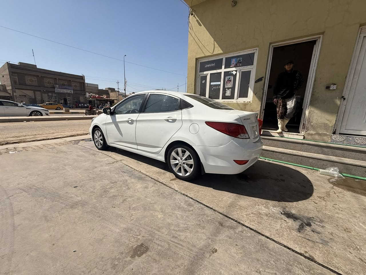 اكسنت مديل 2014
خليجي فول موصفات 
تحكمات استيرن
فتحت سقف
محرك 1600
شاشه كبيره 
كأمره دوران 
رقم قادسيه 
حداديه جديده 
تخم تايرات جدد 
كفاله فقط
بيه بارد باب صدر 
وصبغ دوسه 
مكان السياره الدوانيه
***********
