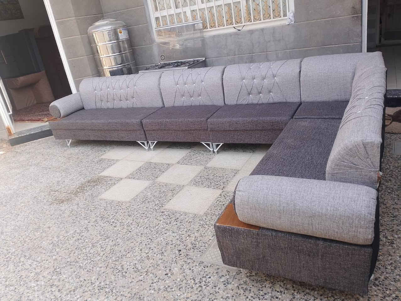 اسلام عليكم ديوان 11مقعد جديد غير مستعمل تسكام كله بلوك اسود وسفنج مميز اولا مكاني  حله نادر الثانيه عله الخدمي ***********واتساب
