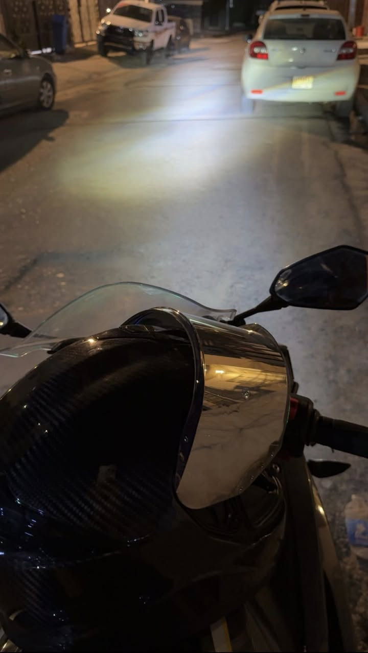 خوذه كاربون فايبر للبيع استعمال اسبوع واحد فقط  وياها جامه مضلله وجامه شفافه موجود باكيتها وجنطتها وكلشي
***********
