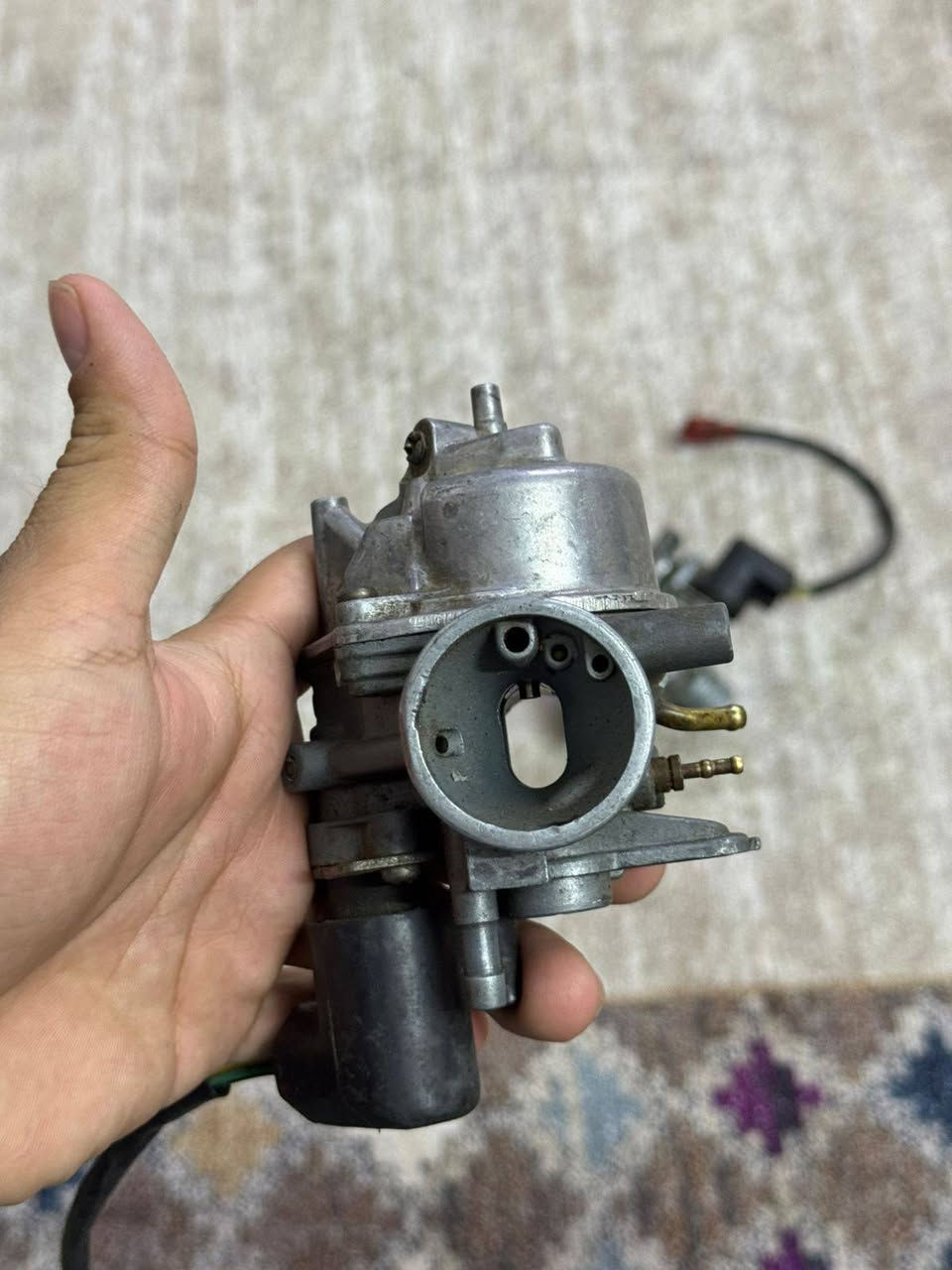 يكم غراض للبيع صالنصه ماكس عدله البلاديه مالته الاصليه مابيه قطرة لحيم قيم )الكابريترات كلاسك عبد الحليم 60 عدد 2 واحد اصلي اواحد تجاري درجه بس نوعيه ممتازه الغراض قيم بالسعر اليرضي الله  للتواصل خاص او عرقم ***********
