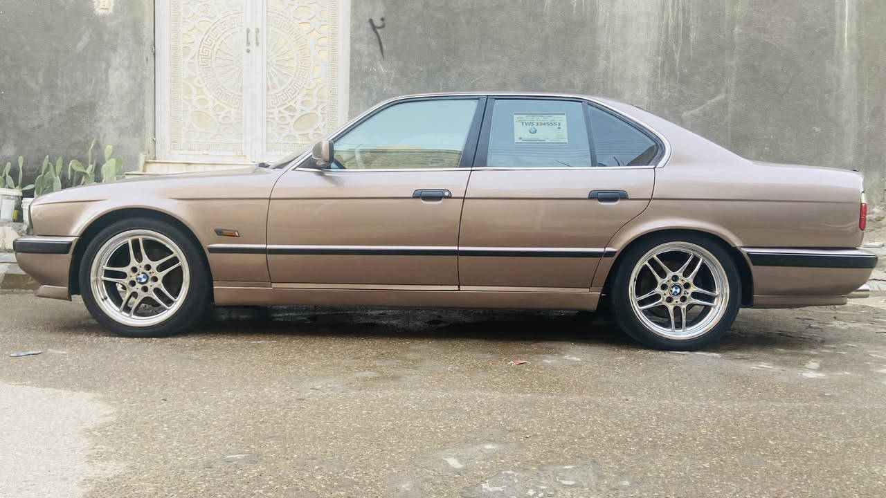 السلام عليكم (بيع مستعجل)

‏BMW 530 i
المديل ١٩٨٩ بدون حادث بدون كصه بدون عيب شرعي كامله مكمله من كلشي صبغ عام للجماليه
بجم عريض
كت كامل M 
ويل M  
دركه M
دعاميات M
دبل ايرباك 
دبل جكمجه
تخم تاير جديد
غرفه جديده كشنات قماش 
تدفئه بلكشنات
تبريد كامل 
مكينه 30 جديده مسكر دبل فانوس المرغوبه شلعه ومعدل فول  
كير تبترونك نمره طويله (3) وضعيات قياده
شاشه كامره 
السياره مناقصها شي كامله مكمله
تحويل ثاني يوم سنويه لل29
مكان السياره الناصريه شارع بغداد 
سياره كلش حلوه والف عافيه على الياخذها متعوب عليها
السعر ($72)  
للاستفسار ***********
