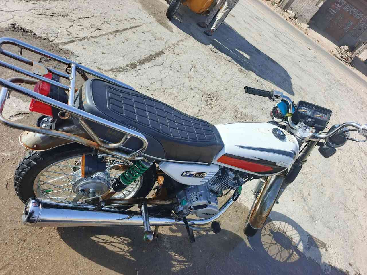 دراجه للبيع موديل ،2022 معمره  ،2024. محرك انتنس  الدراجه نضيفه جدآ. المحرك. مكفول.   الدراجه مكفوله برغي ما مفتوح بيه.  اوراق اصوليه.  مداور ثاني يوم  السعر 900 وبيه مجال الشراي.   الاستفسار. رقم ***********
