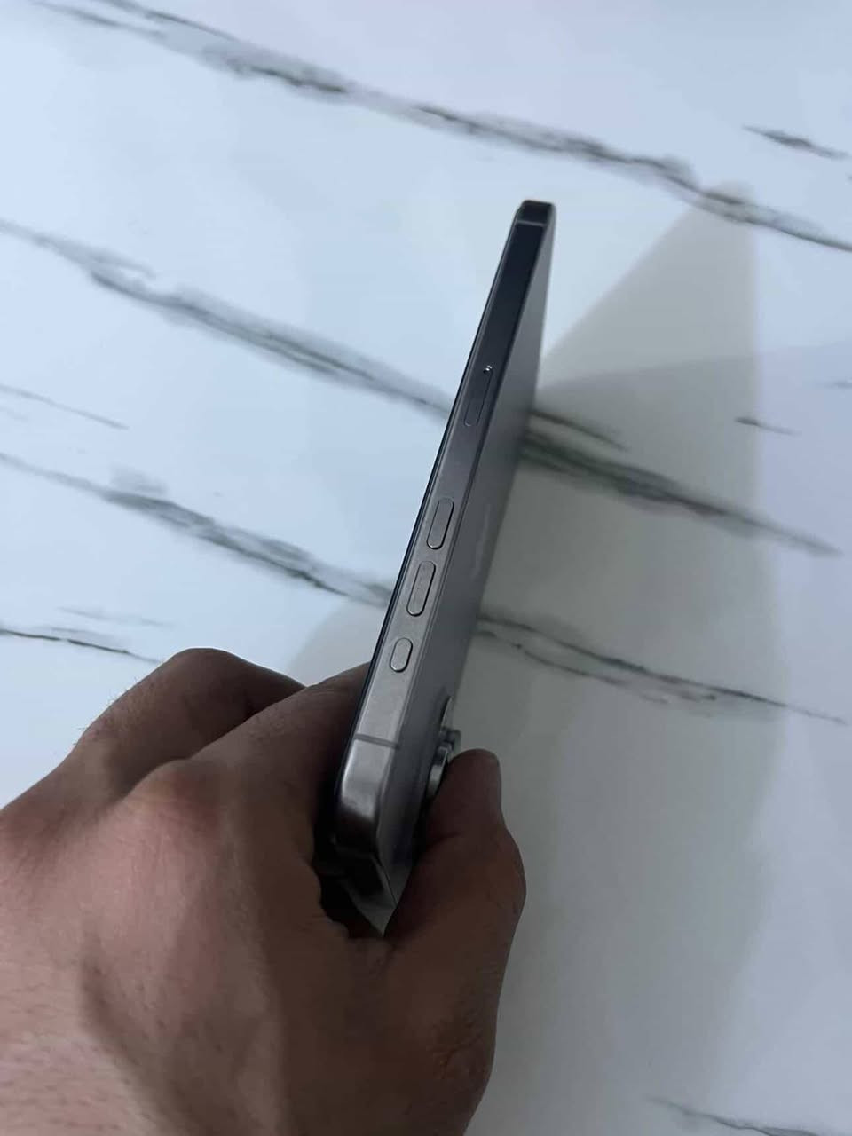 ايفون 15 برو ماكس ذاكره 256 بطاريه 80 مبدل شاشه مال تفصيخ اصليه 100‎%‎ الجهاز شرق اوسط كارتونه وكيبل ويا مال
الجهاز
 عنواني بغداد شارع صحه 
سعره 800 وبي مجال حك جيبه 
جماعت 600 500 700 ما ابيع لا تعبني
رقمي ***********
