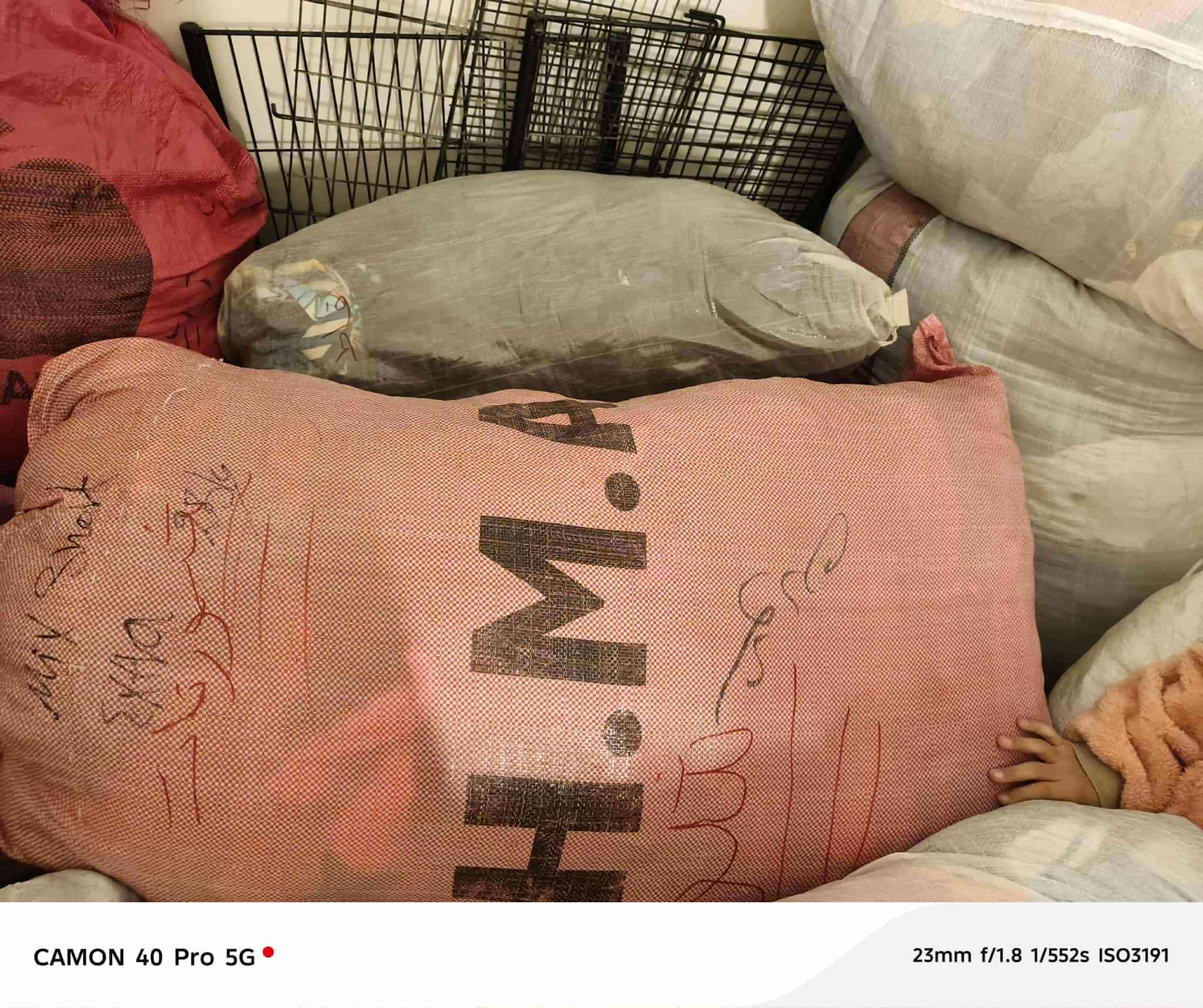 سلام عليكم بالات اوربيا للبيع  بدلات رجاليه هودي شورت احذيه سلبرات قمصان قماصل تشيرت  اريد ابيعه شلعه مكاني  قبل جسر المثنى استفسار اكثر وسعر عل رقم ***********
