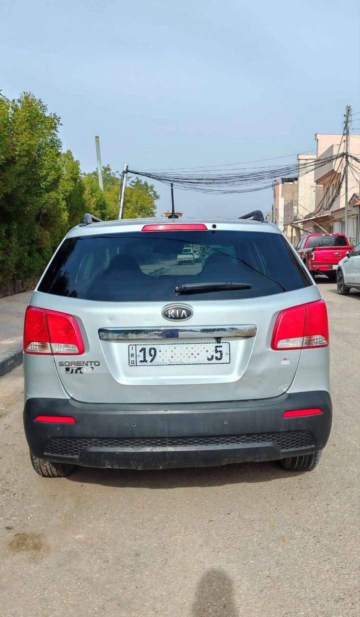 سورنتو 2012  وارد مريكي رقم كربلاء سنويه جديده 2030.
 (7 راكب) تحكم الستيرن جهتين اشاير بالمري كامره خلفيه وشاشه بالمرايه
بابين مبادلات بدون صبغ يعني مكفوله من الصبغ مكينة أربعه سلندر  السعر 135************ كربلاء, العراق
