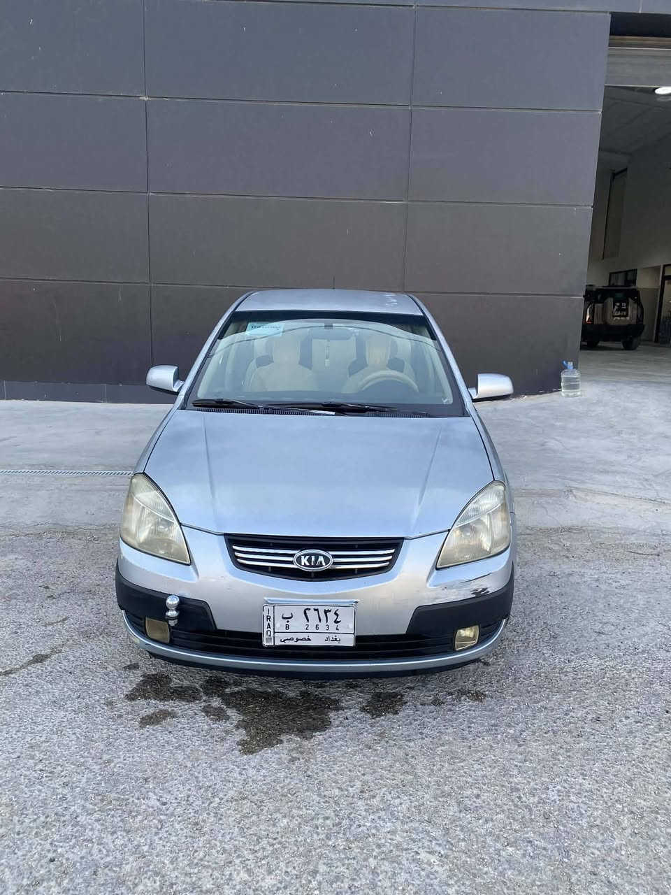 كيه ريو ٢٠٠٨
رقمه  بغداد بأسمي 
كير مكينه مكفولاتت  حداديه  هستوني مبدله كله امامي وخلفي 
السياره بيه رشات ابيع حزام  ***********        سعر (80)وبيه مجال
