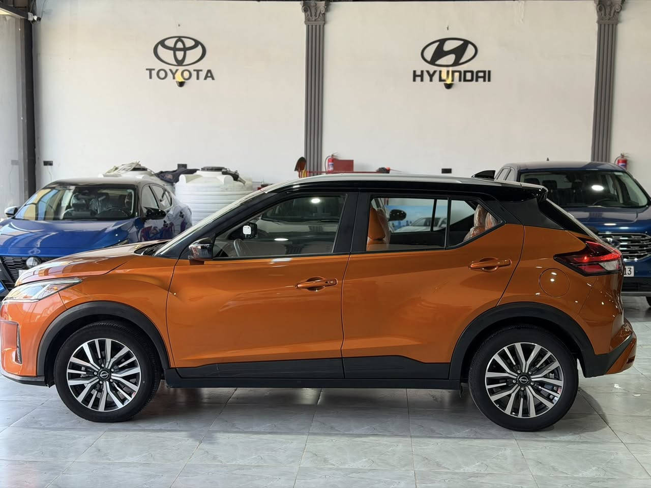 للبيع Nissan Kicks 2023 SV
لون تو كلر – داخلية أورنج

المواصفات:
 • تشغيل عن بعد
 • بصمة أبواب وتشغيل
 • ويل كب
 • شاشة كبيرة تدعم Apple CarPlay
 • هندبريك بصمة
 • أوتو هولد
 • كروز كنترول مع تحكم ستيرن

الحادث:
 • دعامية أمامية فقط
 • بدون داخل، بشرط

السعر:
135$ مناسب جداً

📍 الموقع: مدينة المعارض الجديدة
📞 للاستفسار: ***********

م
