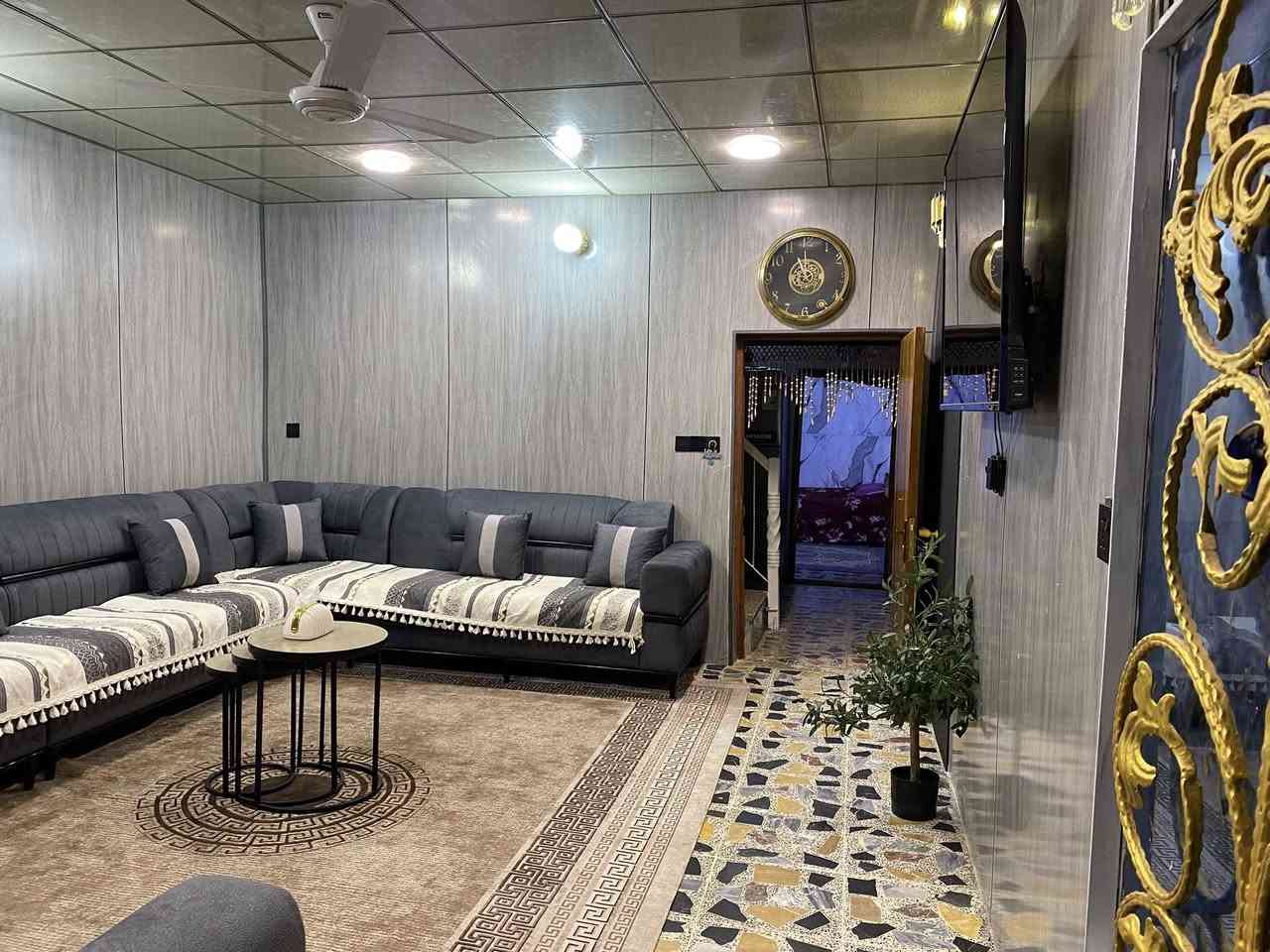 للبيع في مدينة الصدر قطاع 55بظهر الإطفاء مال شارع الداخل قاط ونص سعر 120 وبيهة مجال
***********
