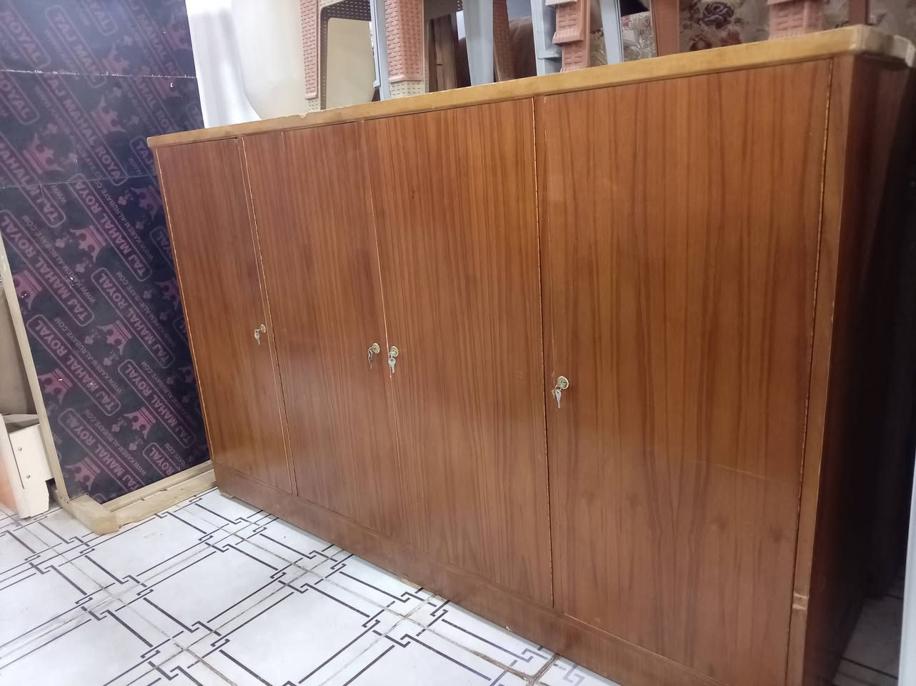 مناميه عالي 4 أبواب  خشب عراقي صاج 
معرض ابو كرم لبيع الاثاث المستعمل والجديد 💥💥
وشراء جميع انواع الاثاث المستعمل 💥💥💯
  للتواصل واتساب اواتصال ***********--***********العنوان دهوك ناحية فايده
بالقرب من سايدين سوق فايده  
مقابل مرطبات الشيخ/مجاور مدرسه هيما-9نيسان

