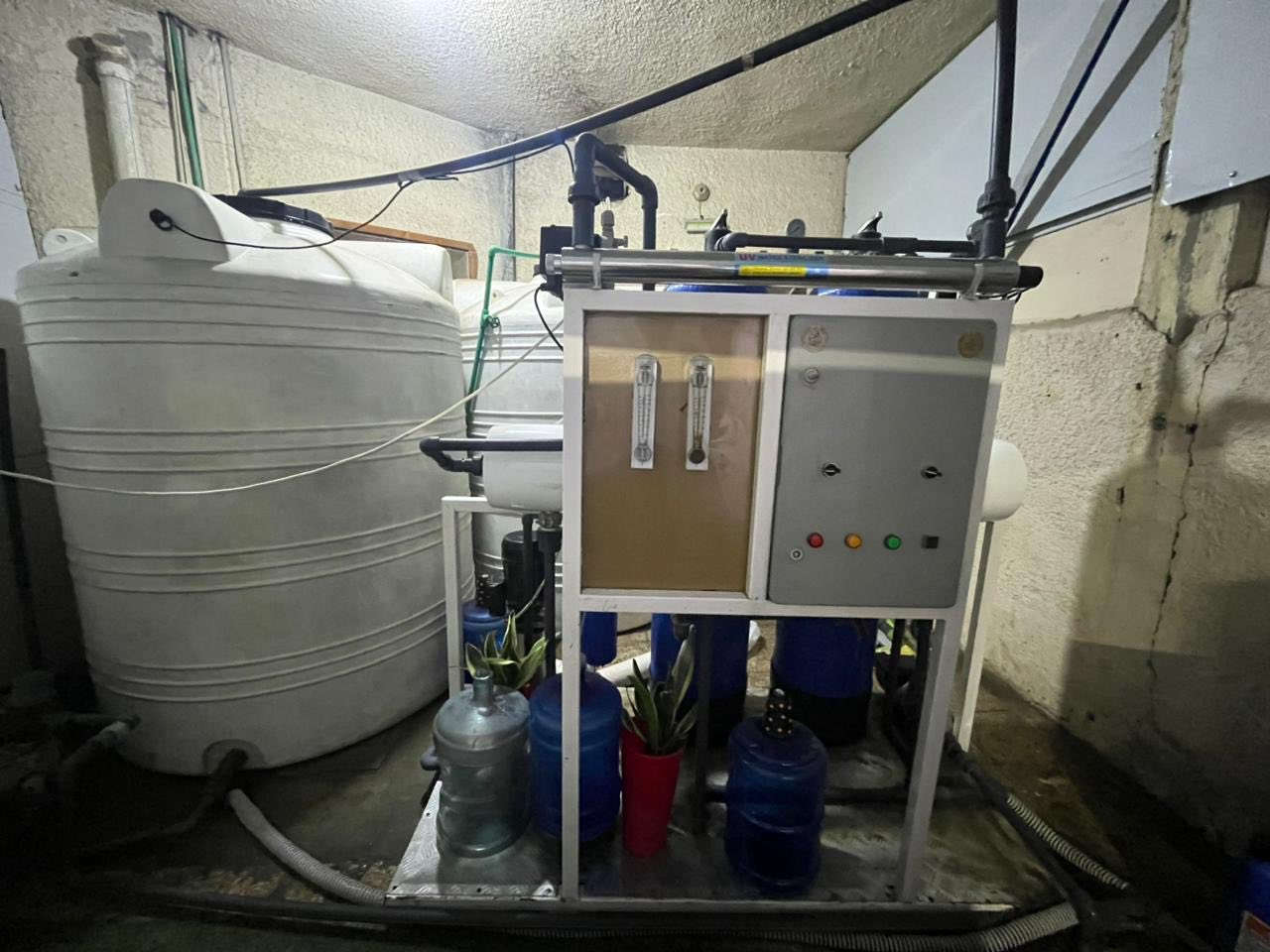 السلام عليكم محطة للبيع انتاج الف لتر في الساعه ماطورات ايطالي اوتوماتيك  مع ماطور صب مع بوستر هو يشتغل عند فتح الكاك  مع ماطورين للتصفيه و مع ماطور يترس تانكي الخابط يعني بيهه ٤ ماطورات التشغيل و الاطفاء و طوافات اوتوماتيك كهربائيه مع خزانات عدد ٢ كل خزان ٣ الف لتر مع ميز ستيل  الممبر نظيف استخدام موسم  نظيفه الاملاح من ٦-٩ العنوان   /بغداد الدورة /للاستفسار ***********
السعر مليونين وبيهه مجال
