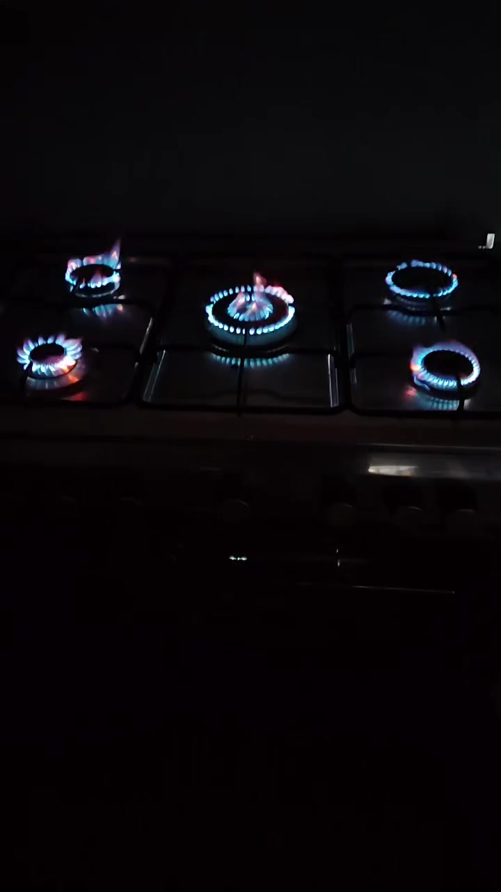 طباخ نضيف للبيع سعر 125وبي مجال قليل ***********
