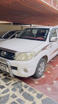 هايلوكس • ٢٠٠٩ • ممشاة ٣٠٠ الف