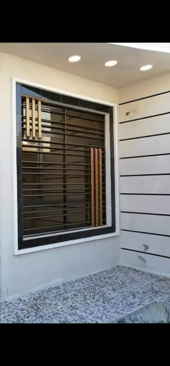 السلام عليكم
يالله عمل كافه الشبابيك والمحجرات والبيبان سعر المتر ٥٠ الف كرسته وعمل 
بس عمل سعر المتر ١٠ الف دينار
مكاني الحي الصناعي الجديد للإستفسار اكثر لاتصال على الرقم وبي واتساب *********** باداره محمد
