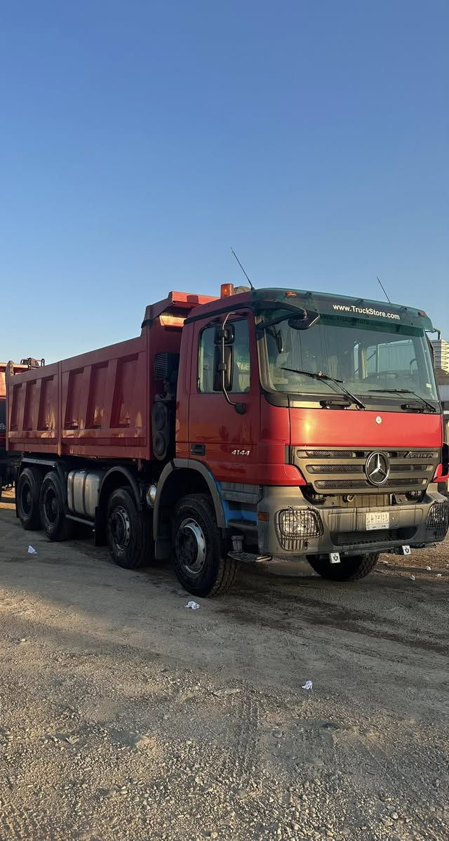 للبيع. راس وعربانة تخم تاير. بموديلهة مربوطة قاطرة ومقطورة بسمي ايطالية شيال  جي اف مكينة 44 
السعر 9وربع وبيهة مجال. 
***********
