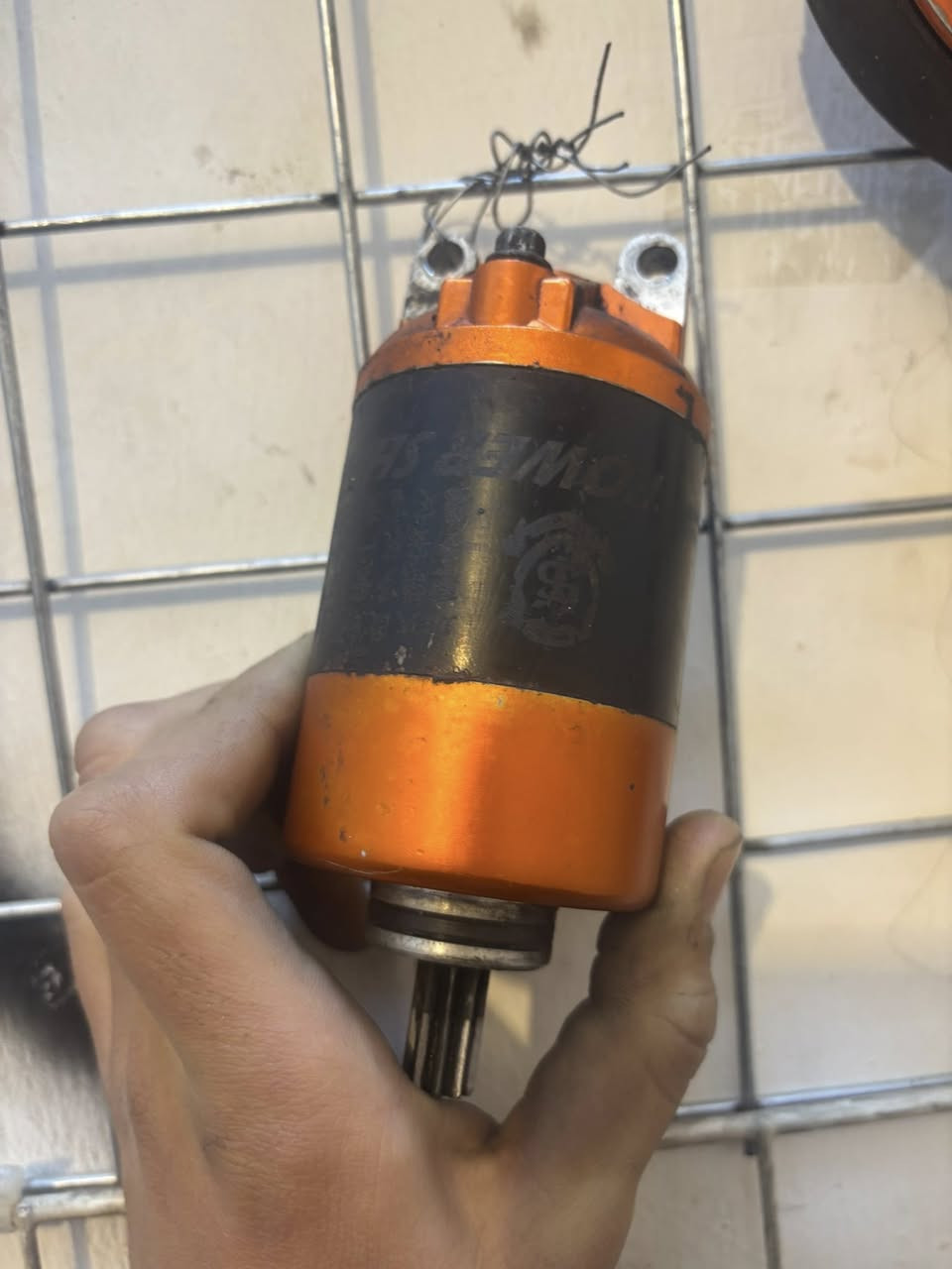 ويل ثعلب +جيتي ار 
تجوه مال بريز اصليه مال رمبه 
سلف دولار يشغل ٦٦او جوه 
بوشه MTRT
عنواني بغداد الكريعات توصيل ماجود ***********
