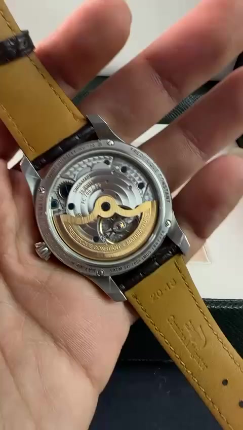 السلام عليكم شباب وينهم الي يردون اصلي فريدرك ذهب عيار18وماس شركه 52ماسه بساعه كامل مرفقات وكرنتي مختوم بيع وشراء التفاصيل اتصال واتساب ***********
