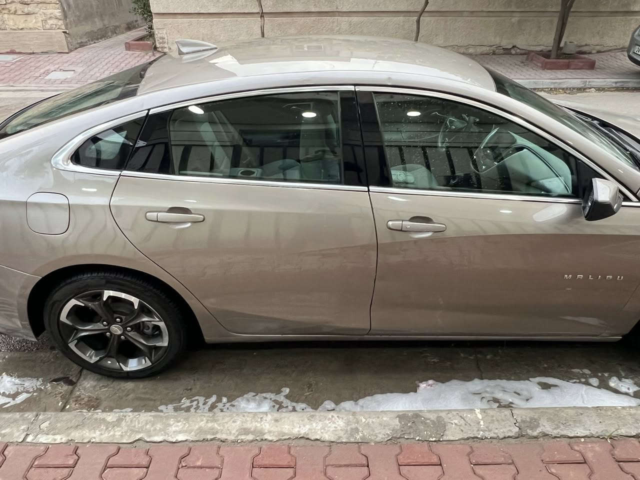 السلام عليكم للبيع
ماليبو امريكي لون ذهبي 
موديل ٢٢ 
رقم اريبل جديد 
سعر ١٢٢ وبي مجال 
مكان سياره المنصور 
حادث باب 
رقم ***********
ماشيه ١٩ الف ميل 
بصمه كشن كهرباء 
فول بدون فتحه
