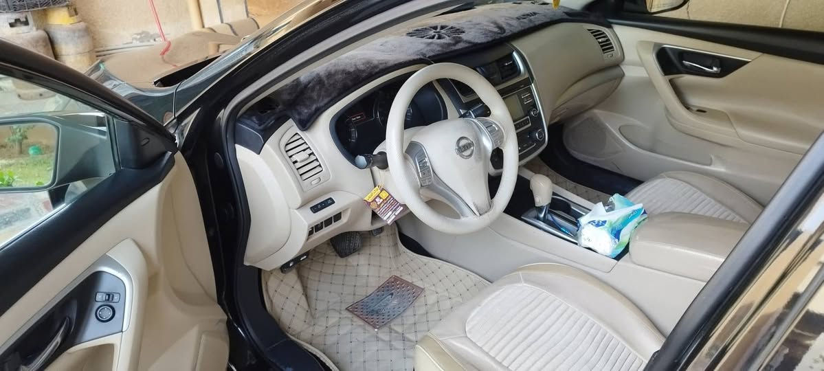 نيسان التيما موديل ٢٠١٧ SV
حادثها جاملغ امامي ايمن فقط كما موضح بالسونار المرفق مع الصور 
محرك وكير مكفول 
داخل صحراوي 
السنوية بأسمي شرط التحويل .. السنوية نافذة من الشهر الثاني لهذه السنة 
السعر ( ١٣٥ ) ورقة 
مكان السيارة تكريت 
للاستفسار : ***********
