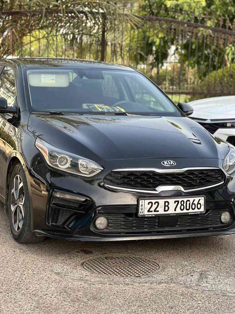 سياره حلوه حادث كلش حلو
فورتي 19 بأسمي 
السعر 112 قفل وماكو فورتي بهل سعر 
***********
