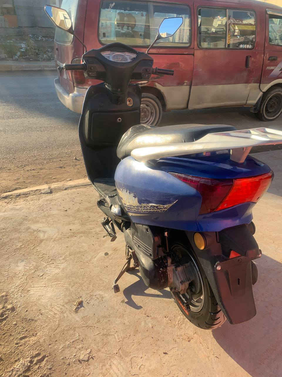 السلام عليكم
دراجة سبيسي (ليدي حديث) للبيع
دراجة كاملة مكينة خرسة متسمع صوتها اشاير لايت عالي ناصي سلف هندر كله شغال تجي تشغل وتطلع السعر 350 وبيها مجال قليل حك الجية 
للاستفسار: ***********
