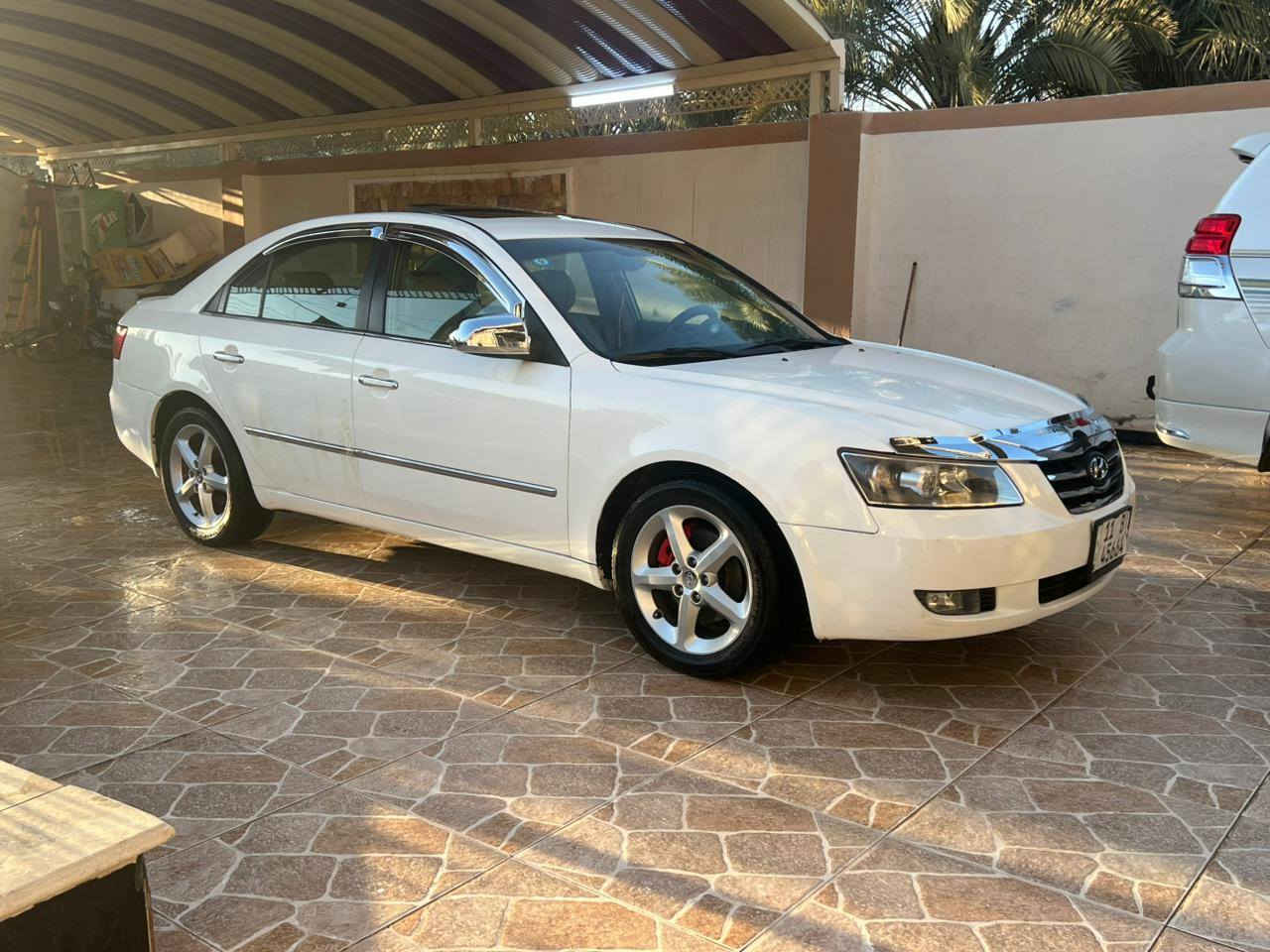 السلام عليكم للبيع سوناتا 2007 رقم بغداد الانكليزي سنوية ل2030 بسمي تحويل نفس اليوم  محرك 6سلندر 3.300 وارد امريكي بدون ضرر صبغ عام اثر بطش قطرت معجون مابيها كفاله من الضربه ماشيه 120 حقيقي كامله للاخير ماتصرف عليها لو ربع فول مواصفات
فتحه سقف
هيترات كشن 
كشنات جلد
دمامات صوت 5 
تحكم ستيرن جهتين 
شاشه اندرويد كامرة خلفيه 
كشن كهرباء 
السعر 99وبيها مجال 
هـ***********
العنوان ديالى
