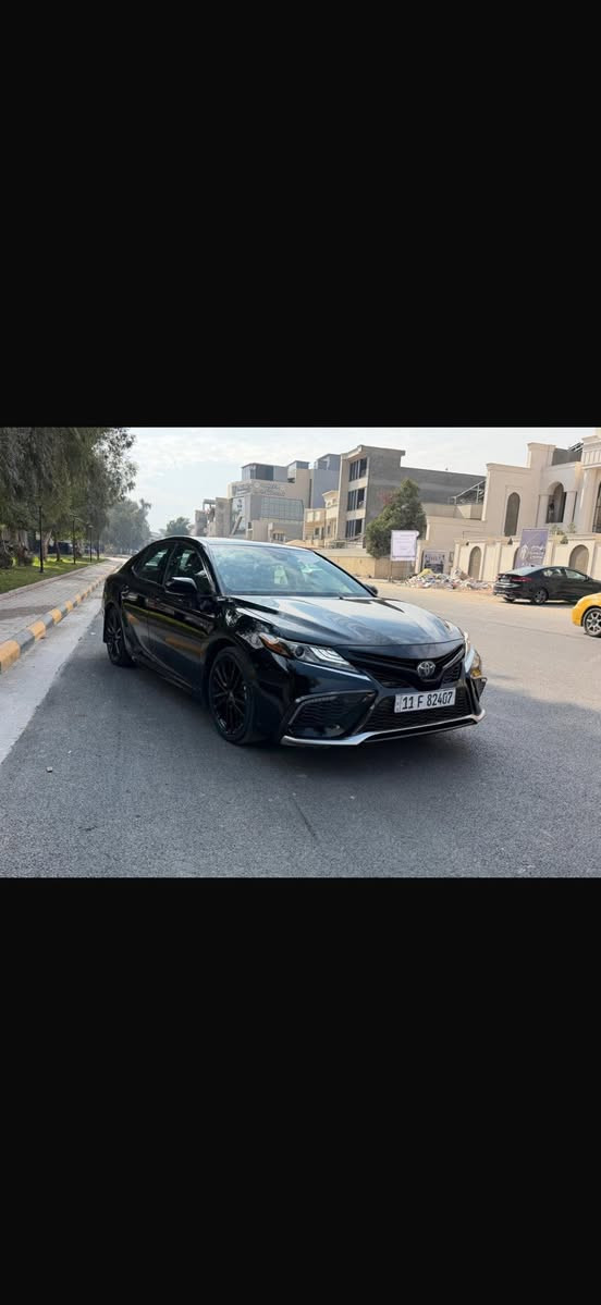 السلام عليكم 
تويوتا كامري 2024 هايبرد XSE
السعر 220
المميزات:
✔️ هايبرد – توفير عالي بالبنزين
✔️ فئة XSE الرياضية
✔️ أنظمة أمان متقدمة
✔️ شاشة حديثة + تقنيات ذكية
✔️ داخلية نظيفة جدًا
💰 السعر: [220 بيها مجال بسيط 
📍 الموقع: بغداد حي الجامعه 
📞 التواصل: 
***********او ***********
