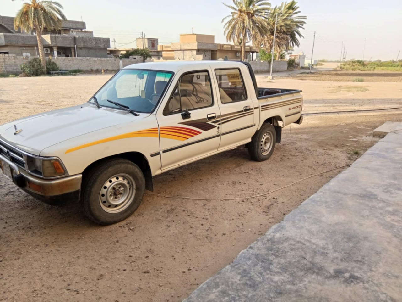 للبيع بيكم تيوتا 1993سياره حلوه جاهزه رقم انبار تحويل ثاني ثاني يوم سعر 66 وبيها مجال *********** العنوان العامريه  الفلوجه
