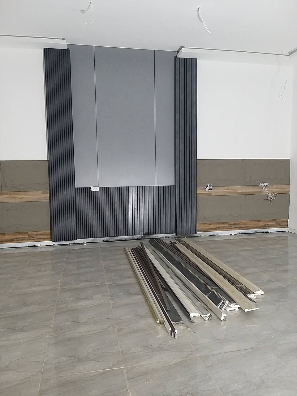 السلام عليكم ورحمة الله وبركاته  يوجد بديل الخشب الداخلي والخارجي من منشأ كوري مواصفات عاليه اكثر من 100  م٢ للبيع للتواصل بخصوص المعلومات ***********
