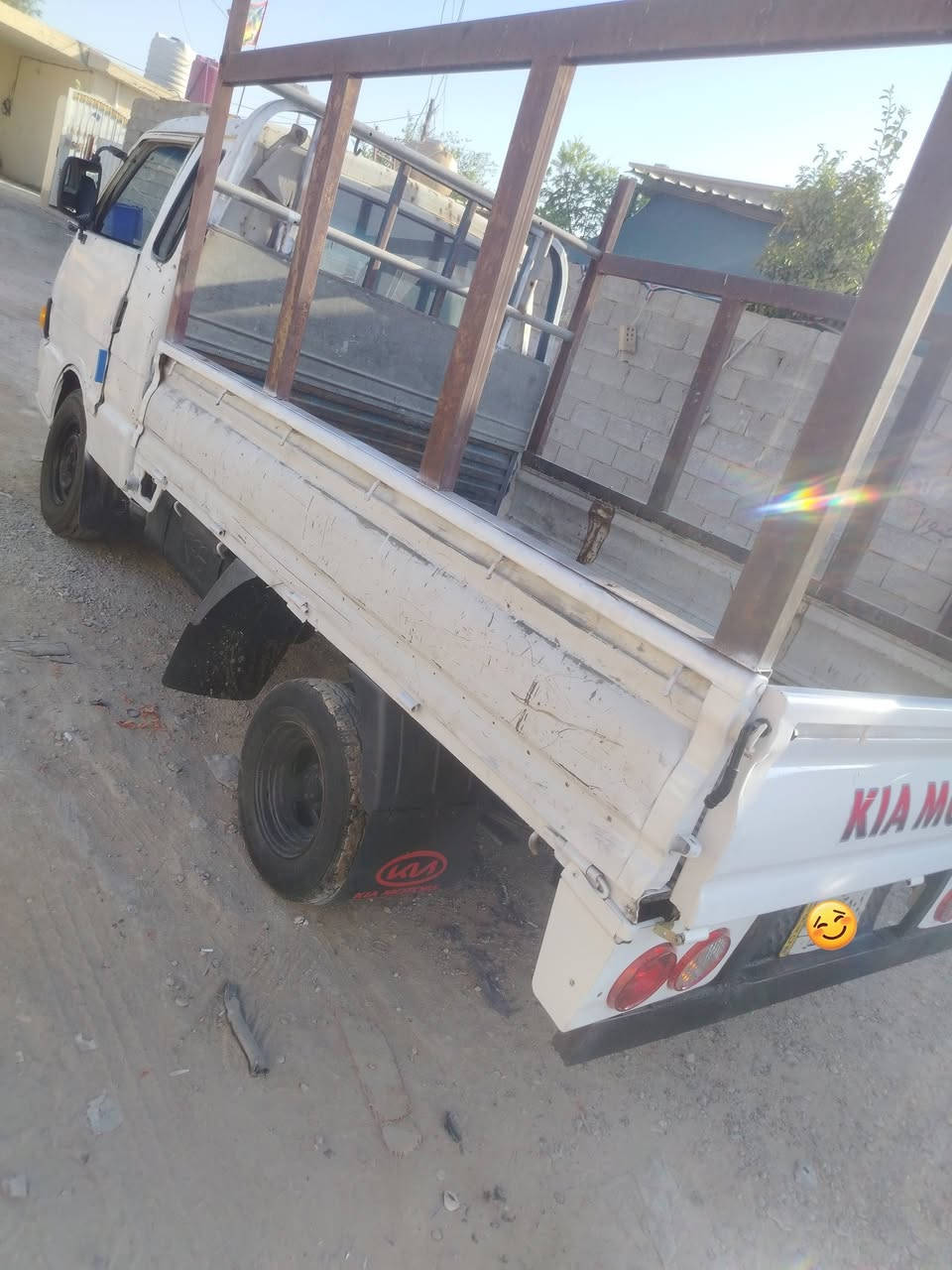 السلام عليكم كيا للبيع موديل 94 سياره حلوه رقم بغداد سياره بلاديه مكينه وكير ير خير من الله سياره حداديتها نص عمر سياره سخن تاير جواهر جديد بالكيس مكان سياره بغداد وسعرها ب 41 وبيها مجال السياره كهربائيات كلهن شغاله دبل اشاره لايتات عادي ناسي سكين كله شغال ***********
