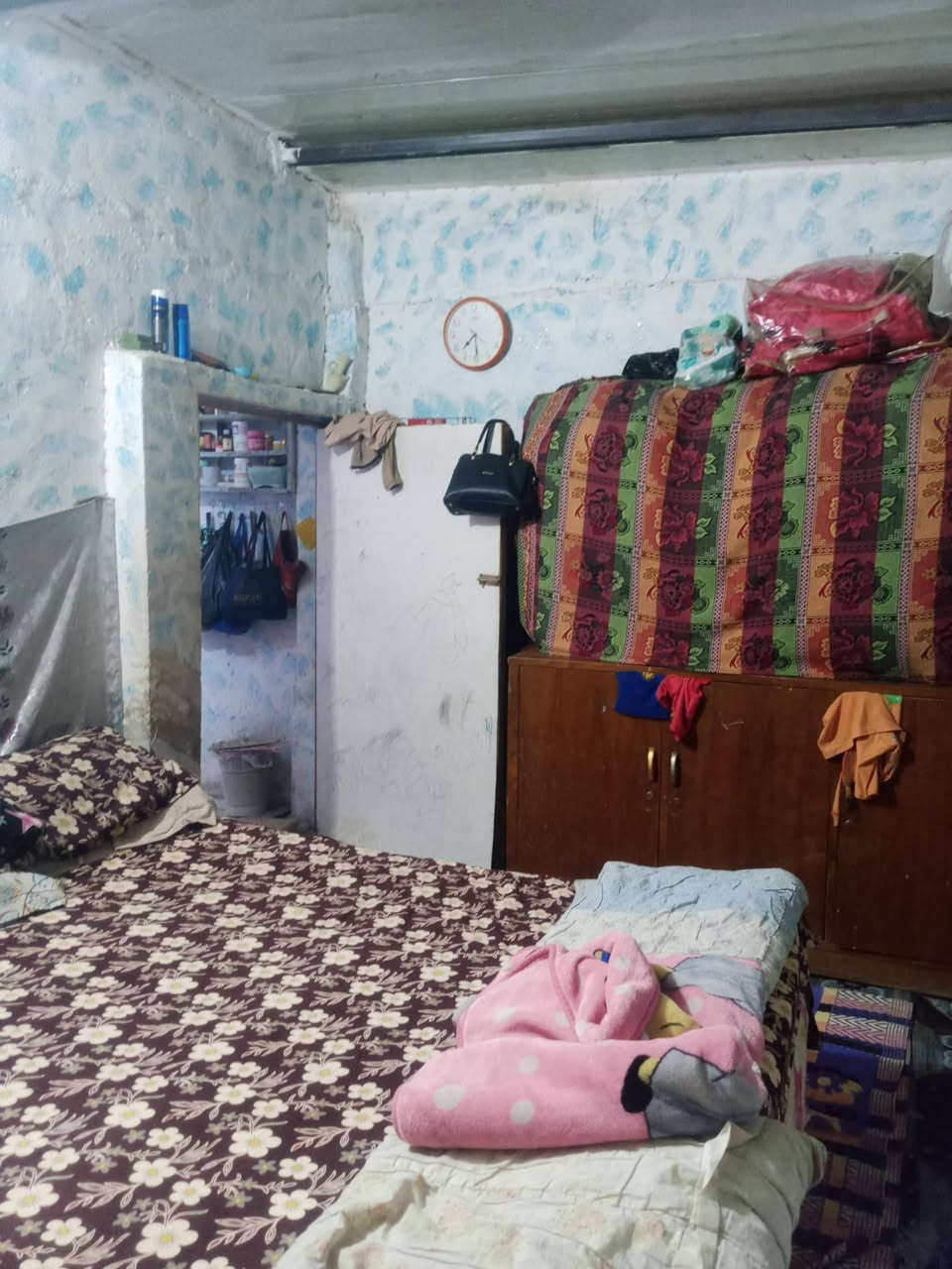 سلام عليكم بيت.تجاوز بالحريه الحوانيت  مساحته 140 بي غرفتين وهول وطرمه ومطبخ وصحيات سعره 10 الاستفسار على هذا رقم وبي واتساب  ***********
