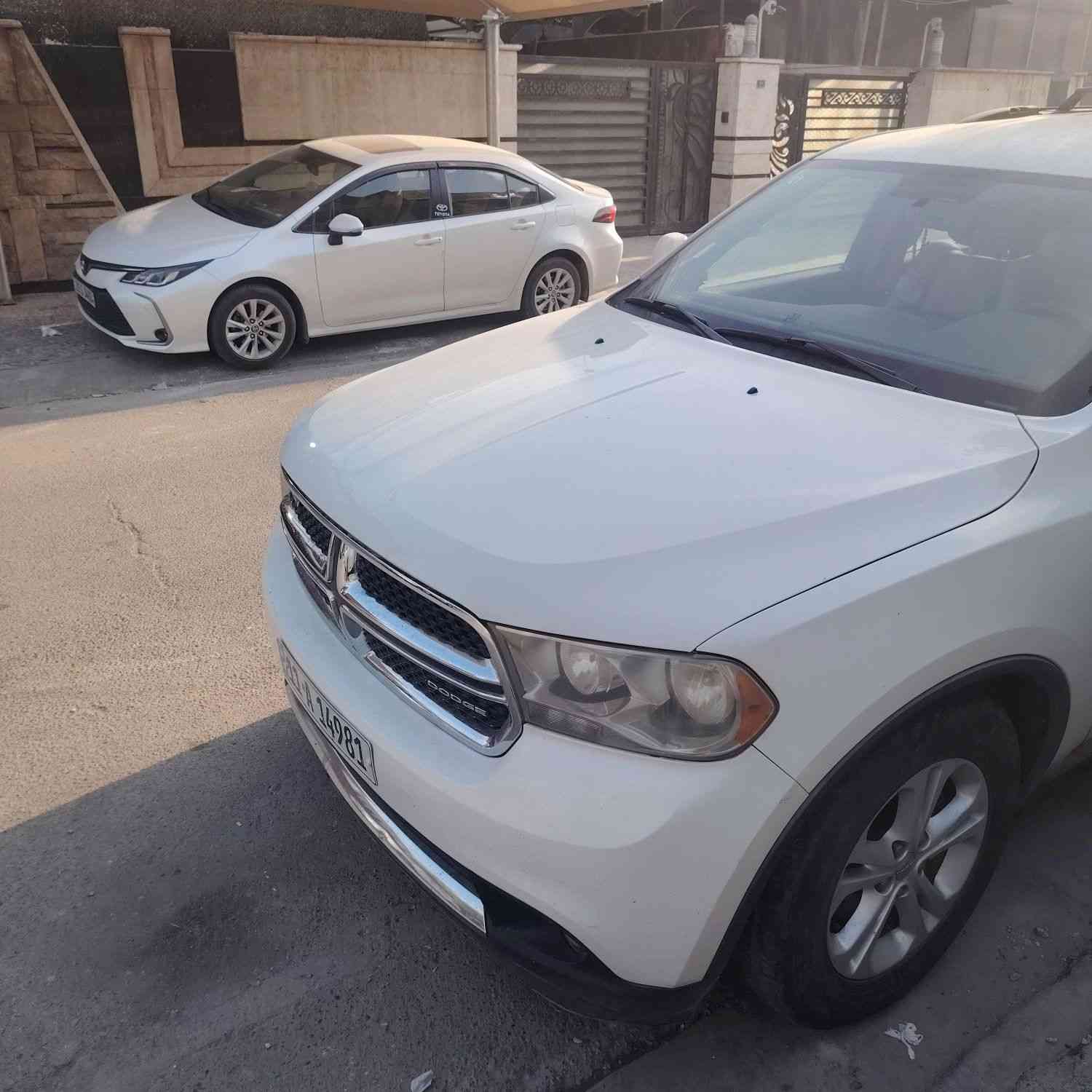 السلام عليكم ۔۔۔
دودج دورانكو 2011داخلة كلين وبالعراق صار بيها صبغ باب السايق ونص الوراه اثر شخوط  بأثناء دخولها من باب گراج البيت ۔
بيها مبدل گازكيت و مبدل الكير مال طبگه  مع العلم گيرها مبي شي بحيث بدله و بقى الصوت نفسه بعدين طلع بالرولة الامامية ۔۔
گيرها القديم مع التورباين مضموم تاخذه وياها ۔
السيارة من سنتها عند صديقي واني اخذتها منه ۔
مكانها العطيفية قريب جامع براثا۔
السعر 160 وبيها مجال للطيبين ۔۔
***********
