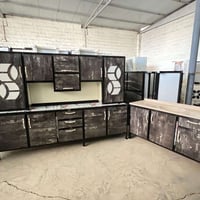 كاونتر ٢٫٥م • سنك مرمر ١٫٥م • توصيل مجاني بغداد