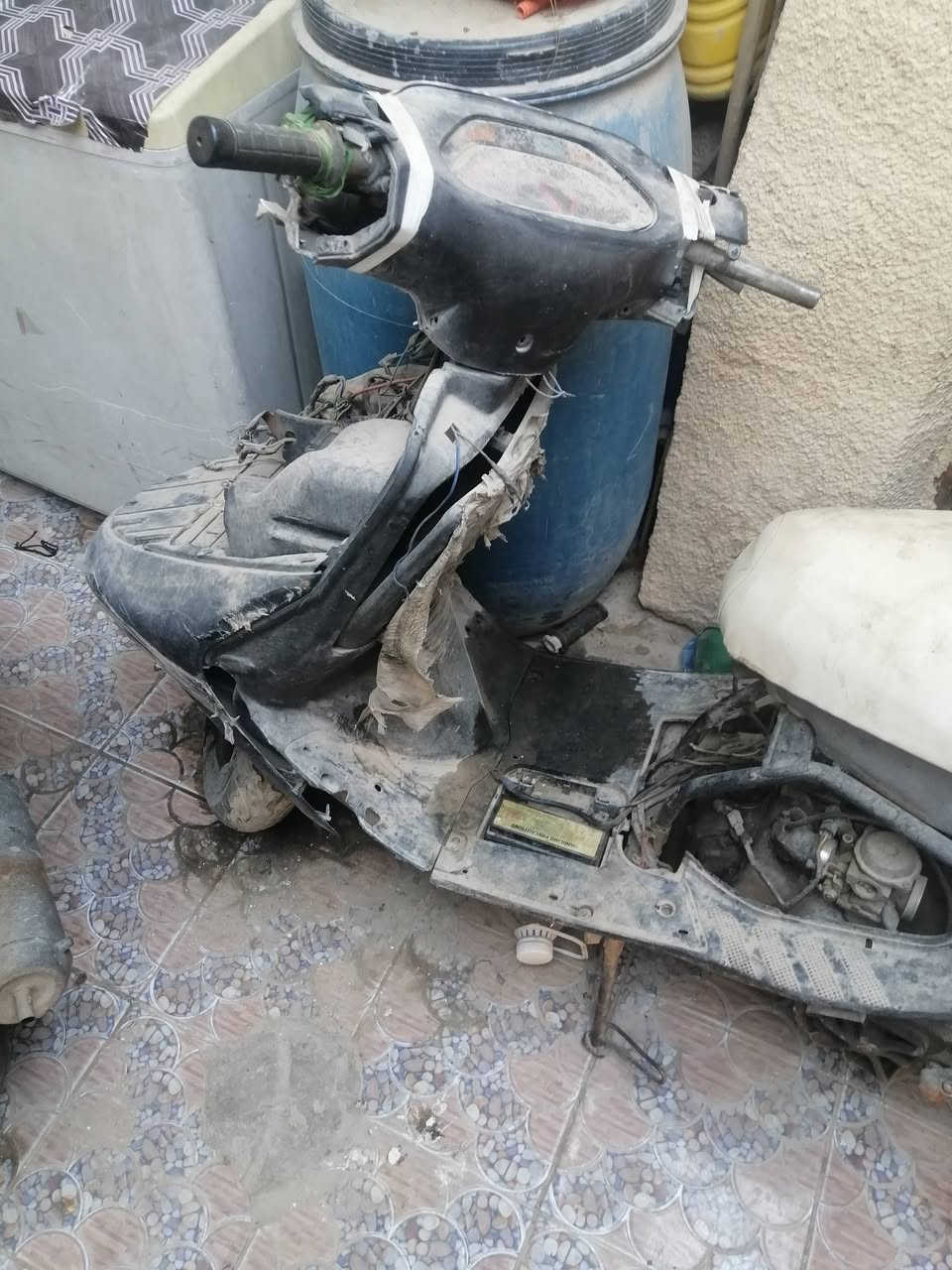 ابيع كوم حديد  موجودات كفرات كلهن حته شوته جانت تشتغل سلف وهند عنوان بغداد بلدايات قرب ساحه الحمزه رقم تلفون *********** بلدايات بي وتساب سعره ١٠٠ بيه مجال
