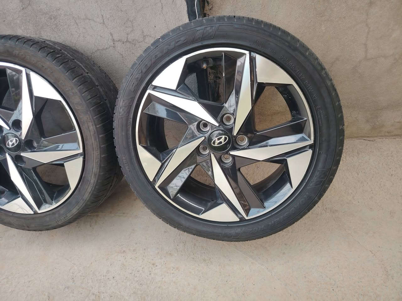 السلام عليكم ورحمة الله وبركاته.... تخم ويل حجم 17لوك تخم تأير جديد مال موديل 2023 الشراي اتصل ***********
