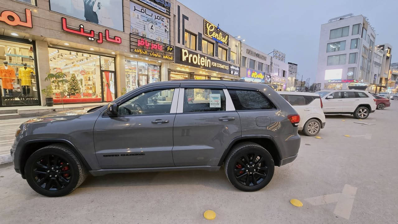 للبيع جيب موديل 2020 لون سمنتي مميز مكينه 3600 حره بلاديه  امريكي ضرر بنيد وتكمه جهه السايق انطخت شويه وصار بيها صبغ بالعراق رقم بغداد دولي باسمي ماشيه 55 مواصفات بلاك توب شاشه كبيرهه
جنطه كهرباء 
كشنات جلد وشامواه
توقف ذاتي /اطفاء ذاتي
نقطه عمياء/رادار
تشغيل عن بعد
 واتصل وتدلل مكاني بابل اي استفسار اتصال ***********
السعر 215
