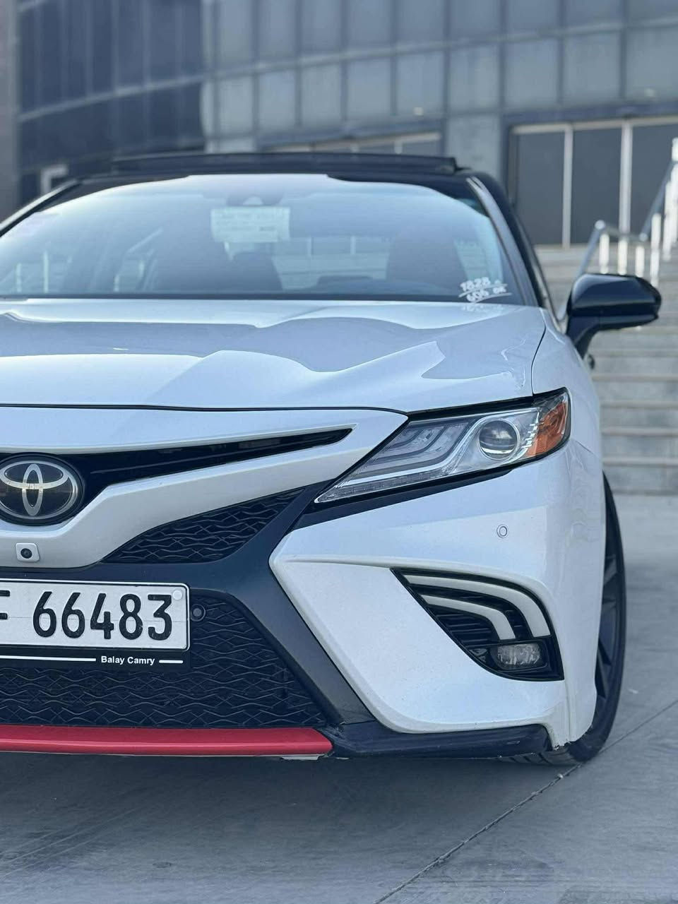 سلام عليكم سيارة تويوتا كامري 2020 للبيع فئة xse رياضية ست سلندر مكينة و كير افلون السيارة بيها جاملغ وره صبغ اهنا بالعراق جاملغ كدام مبدل امريكا و ربع بونيد السيارة حيل نظيفة مابيها نقطة دواخل او ايرباك و مسوين اله كماليات كامل و ماشية 48 مايل يعني 98 كيلو 
سيارة فول الفول مواصفات 
كشنات كهربائي و هيتر و تبريد 
بانوراما 
كاميرا 360 درجة 
داخل احمر 
حساسات امامي خلفي جانبي
تحديد سرعة 
خط الطريق 
سقفه بلادي اسود 
خلف و كدام حاسة 
ابواب اثنين بصمة
بريك بصمة 
اوتو هولد 
مراية تعتيم ذاتي
لايت و بكلايت و صندوق بصمة
بيها ثلاث انضمة قيادة ايكو نورمال سبورت
السيارة بأسمنا و سنويته جديدة لحد 2031 ما بيها اي مصاريف تواير بطارية كلشي جديد بيها تحب تحويل او وكالة حاضرين و مكان السيارة بكركوك اسكان و سعره 235 و بيها مجال كلش قليل للاستفسار اكثر ***********
