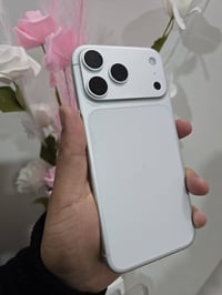 آيفون ١٧ برو ماكس • ٢٥٦ • بطاريه ١٠٠