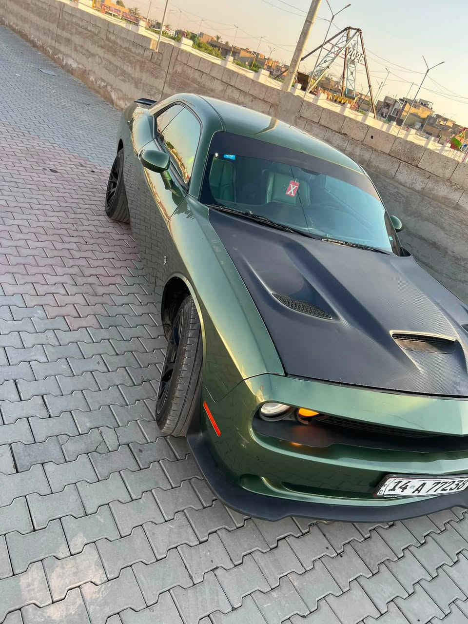 السلام عليكم جالنجر 2019 Sxt 
 ( لون مميز )
مواصفات معروفه بصمه تشغيل بصمه ابواب تشغيل عن بعد لد نهاري 
محرك 3600 مكفول محرك وكير 
ماشيه 47 الف سياره ممتعوبه ونضيفه 
صدر جديد تخم تاير جديد سياره جاهزه 
رقم بصره الدولي بسمي بي مكان تحويل 

مكاني بغداد    / *********** 
السعر 150 وبيه مجال بصيط@
