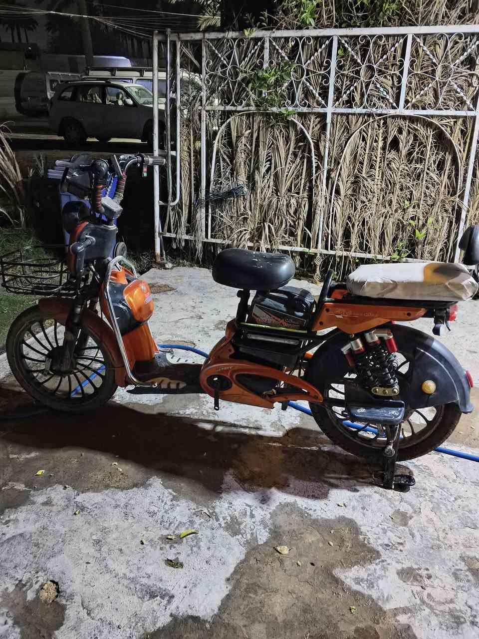 السلام عليكم دراجة HIS حجم بيهة20 /5 بطاريات عطلات بسيطة كلوب امامي يرادلة تبديل دكمة بريك الخلفي مكسور يرادلة تبديل يدة وعدي عطل ما  معروف اخلي الدراجة عل شحن تطلع عندي مفولة بل شاحنة بس هية ما بيهة شحن بس دراجة زينة السعر ٢٧٠ وبيها مجال للاستفسار ***********
مكاني بغداد الدوره
