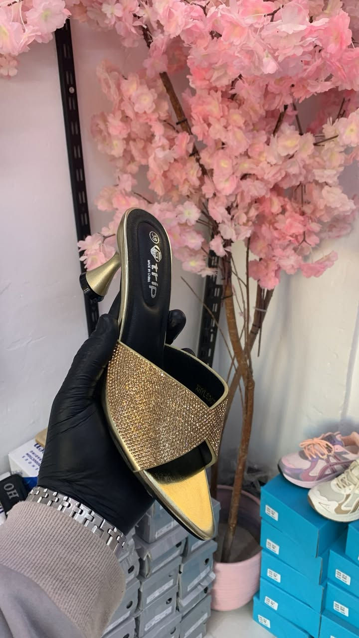 Pink shoes
جديد شحاطه كعب قلم +كعب مربع من قياس 37الى41 

📍الدور نهاية سوق الخضار مجاور مجمع كرستال


**إذا كنت صاحب هذا الإعلان وتريد حذفه لأي سبب، رجاءا أرسل رسالة إلى الدعم الفني**