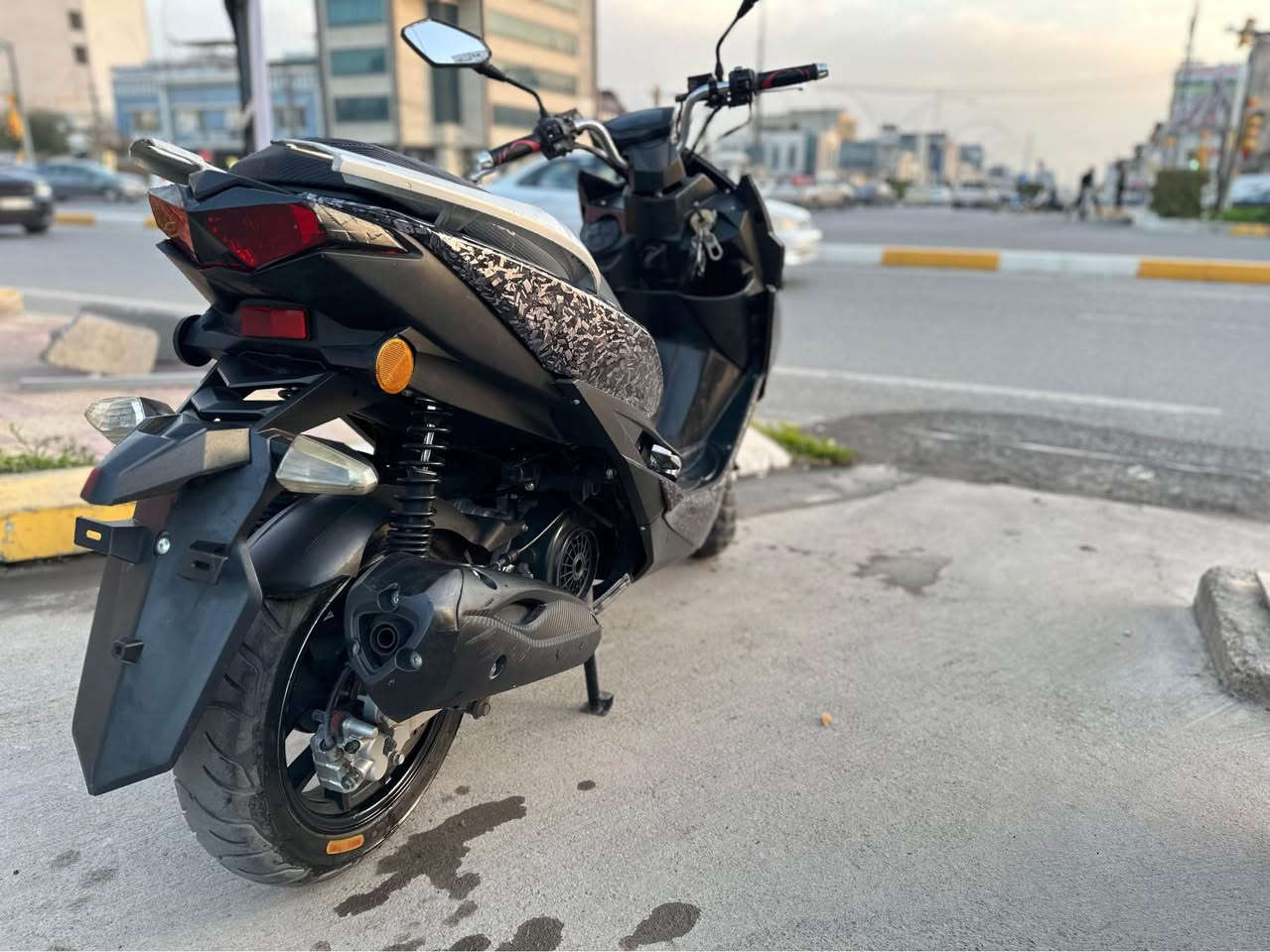 فورزا صني 
شبه جديد اخدتها زيرو ممشى 2300km
 للبيع دراجة جديد مابيها ولا عيب أربيل, العراق


**إذا كنت صاحب هذا الإعلان وتريد حذفه لأي سبب، رجاءا أرسل رسالة إلى الدعم الفني**