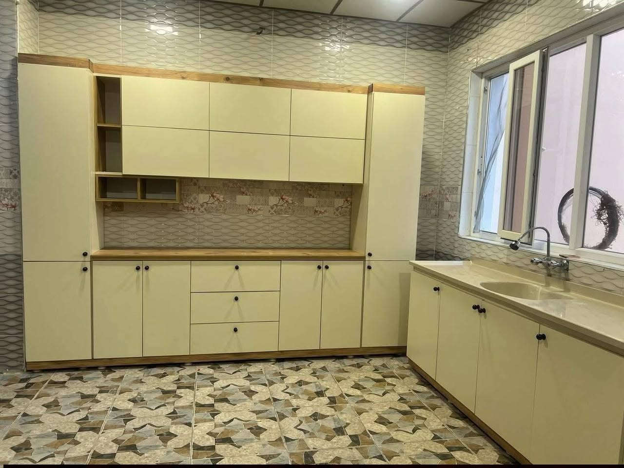 كل هذا الجمال فقط  700 الف
كاونترات ام دي اف خشب تركي مخصص للمطابخ نوع الخشب ضد رطوبه وضد حراره وضد خدوش 

 ضمان 5 سنوات***********
