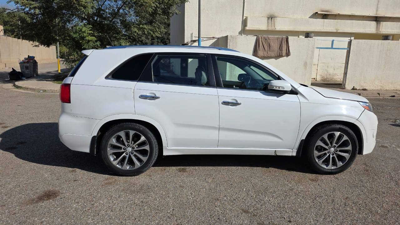 كيا سورنتو فول مواصفات موديل 2015 مكينة 6سلندر السونار موجود عند التواصل بصاحب السيارة الشرعي
رقم بغداد كما موظح 
مكان السيارة كربلاء الحسينية 
السعر 170
رقم الهاتف ***********
