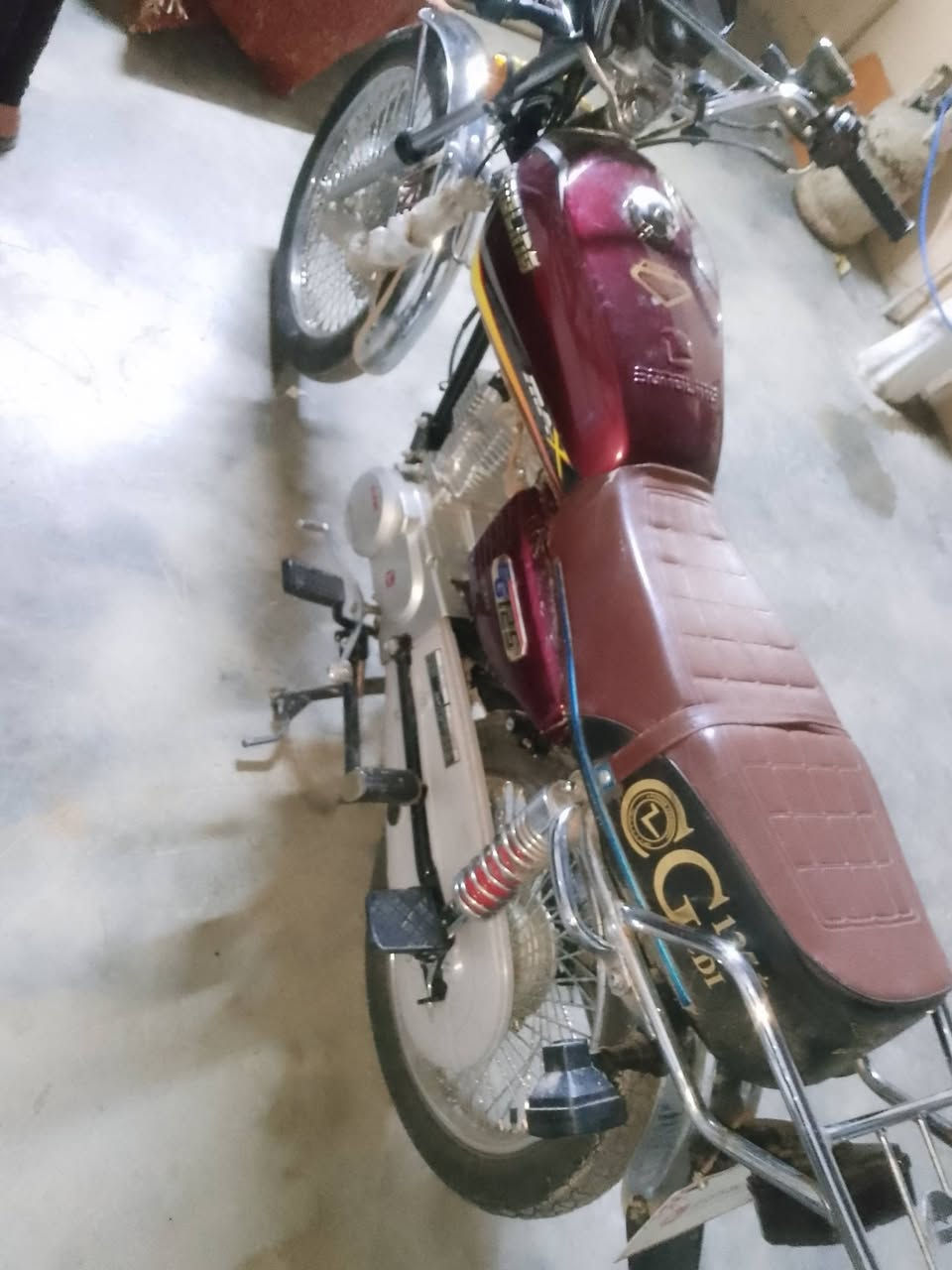 سلام عليكم دراجه للبيع موديل 25 محرك كبس اوراق كامل الشراي يتصل عل رقم ***********
