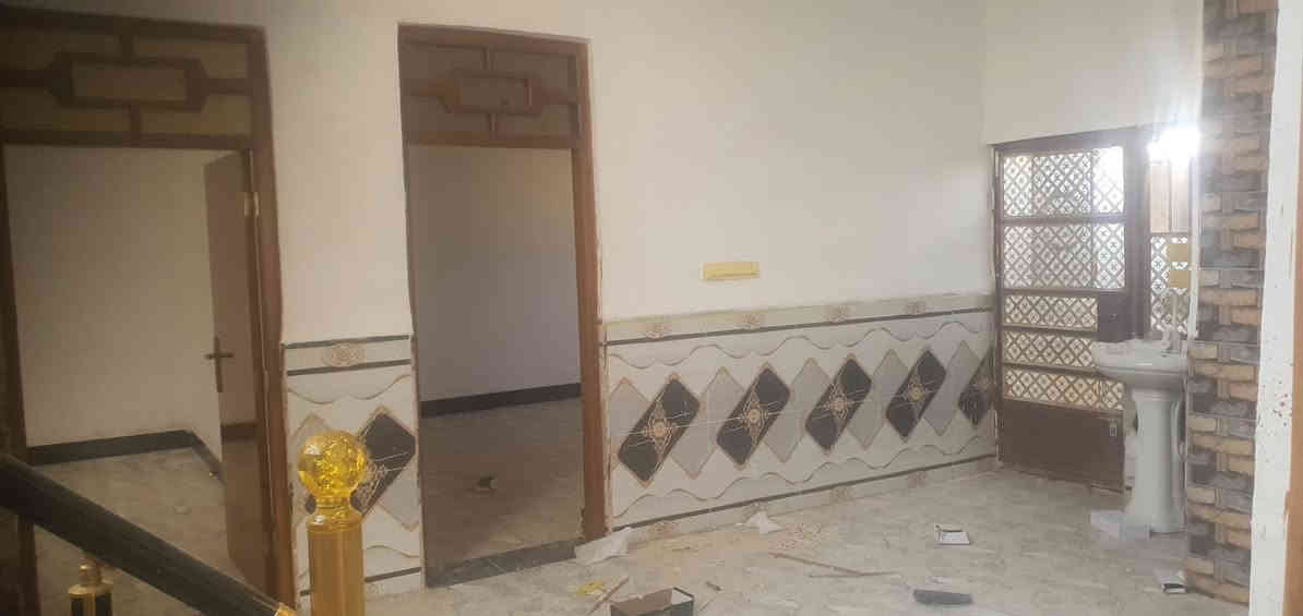 🏛 مكـــــتــــب مــحــــمد الامــــارة للـــعـــقـــار 🏛

🎗 نعلن عن بيع بيت في الدبية الثالثة قربة دائرة الكهرباء 🎗

♦️-- مساحه 200 متر ❗️✅️
♦️-- واجه 10 م ↔️✅️
♦️-- النزال 20 م ↕️✅️
♦️-- عرض الشارع 10 متر ✅️
♦️-- طابق واحد يحتوي على :- غرفتين + هول + اسنقبال + مطبخ + صحيات داخلية وخارجية + طرمة كبيرة + حديقة كبير
.
♦️-- المنطقة توجد فيها خدمات  ماء + كهرباء + بناء

♦️-- السعر بالنقد 110 وبي مجال !!

♦️-- السعر عن طريق المبادرة 115 وبي مجال !!
_______________________________
لـــلاســــتـــفـــســـار الاتـــصـــال عـــلـــى :
📱📱📲📲
*********** محمد الاماره 
*********** رسول الامارة
.
#عنوان_المـــكـــتــب
طشاش الثانية / نهاية شارع الاسعاف الفوري / ركن توزيع عميشة والضباط

🏛 مكـــــتــــب مــحــــمد الامــــارة للـــعـــقـــار 🏛
