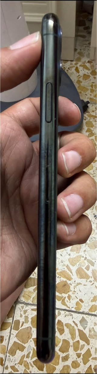 السلام عليكم ايفون 11pro max ذاكره 256  الجهاز كارتونه موجوده شخط مابي نهائياً  بطارية ٧٤٪؜  
للاستفسار متواجد ماسنجر 
او على الواتساب 
***********
