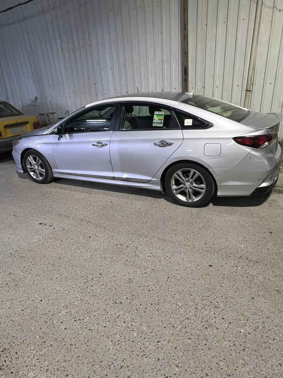 سوناتا موديل 2018 وارد امريكي حادثه جاملغ الي بصف السايق والبنيد بدون دواخل فول مواصفات من عدا الفتحه
بصمه واشاير مري وكشنات تدفئة ورادات وبيه مواصفات بعد هواي 
المكان بغداد 
السعر ١٤٥ وبيه مجال 
للاستفسار ***********
