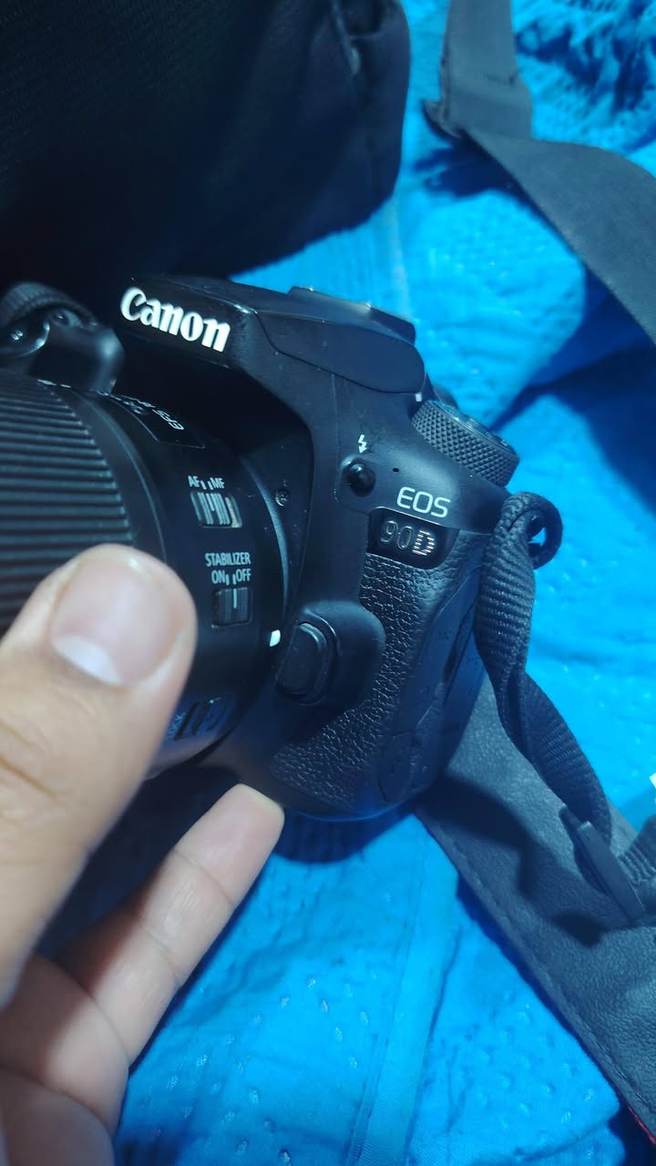 كانون 90d استخدام عائلي كلش نظيفه ملحقات عدسه ١٨ _135 شاحنه وجنطة واستاند مكاني نجف السعر مليون وخمسين الف
***********
