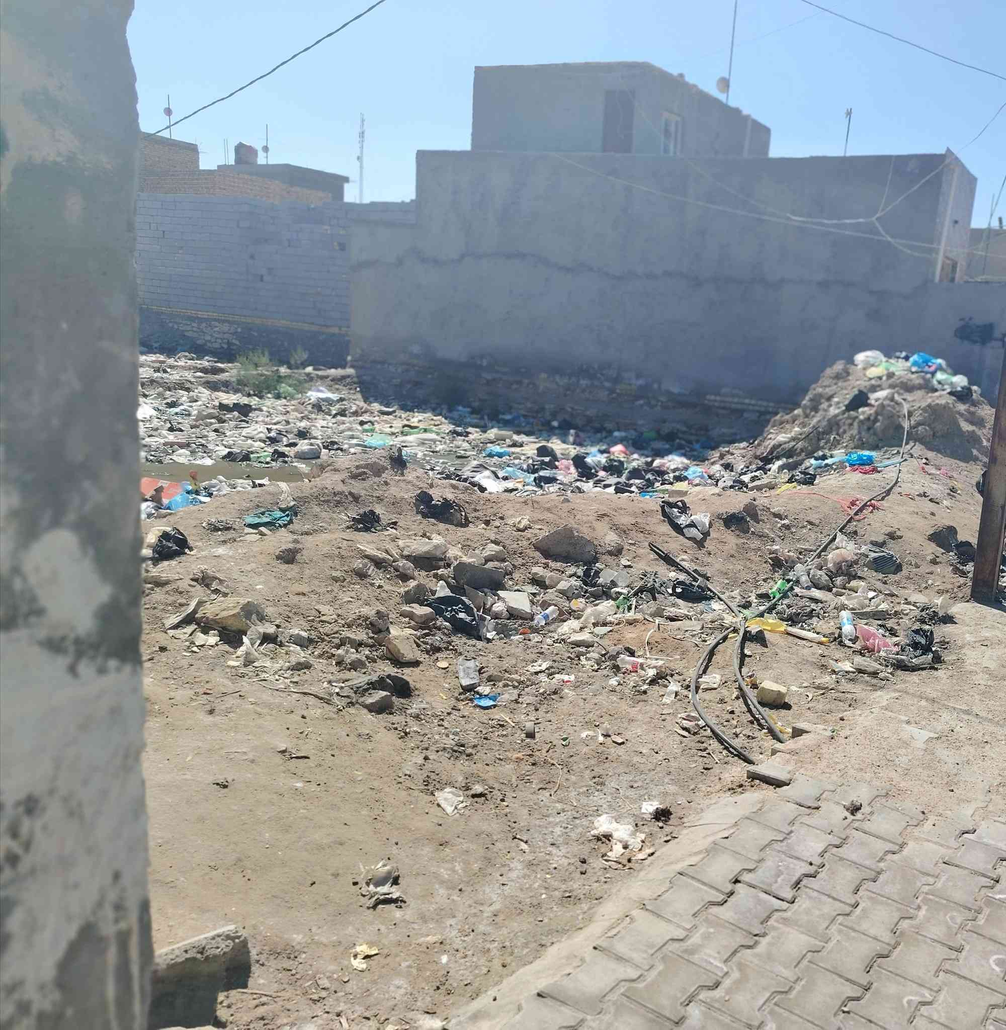 السلام عليكم قطعه ٢٠٠متر نزلت زمزم وجهيه عشرة ونزال عشرين  زراعي السكك تبعد عن لسكك 300 متر شارع مقرنص كافه الخدمات قرار محكمه السعر ١٢ لتواصل ***********
